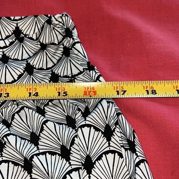 CLARA SUN WOO cropped palazzo pants. Black / white shell pattern. 1x - Picture 3 of 8